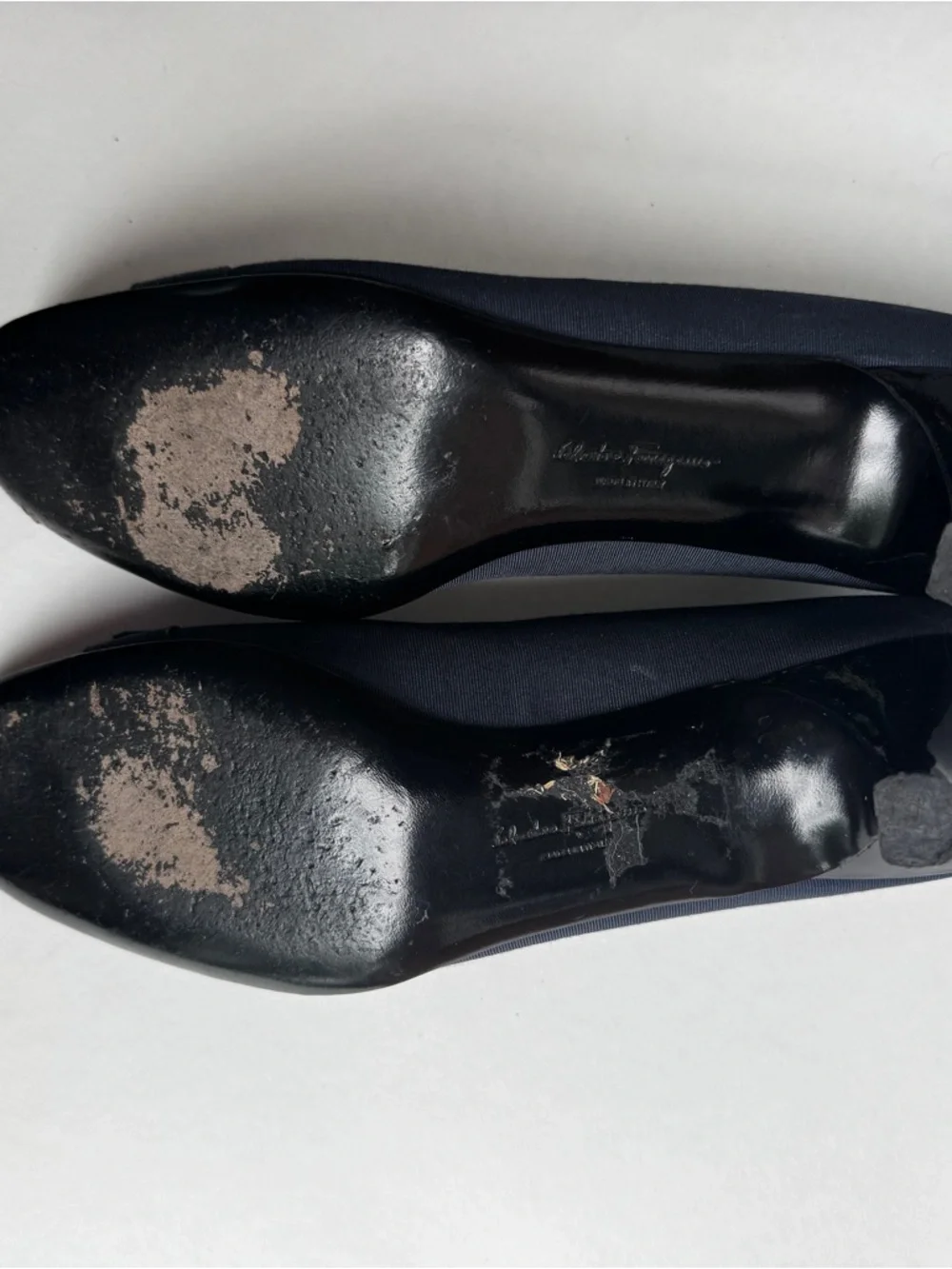 Salvatore Ferragamo Vara Navy Grosgrain Bow Pumps Kitten Heel 10 3A Italy - Picture 5 of 10